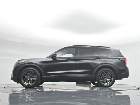 Used 2025 Ford Explorer ST image 8