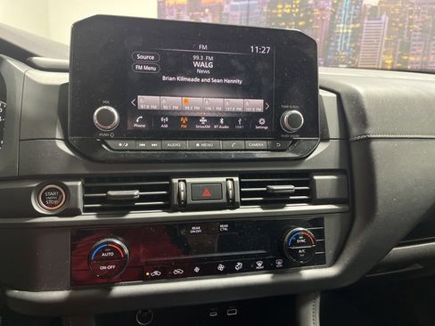 Used 2023 Nissan Pathfinder S image 17