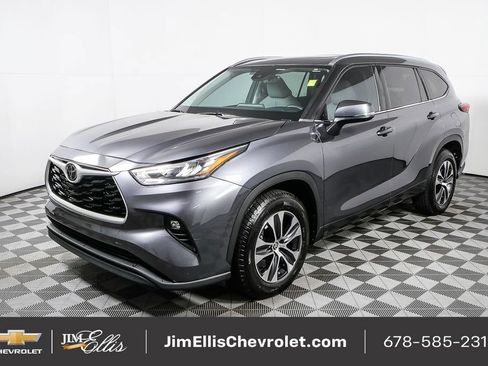 Used 2020 Toyota Highlander XLE image 1