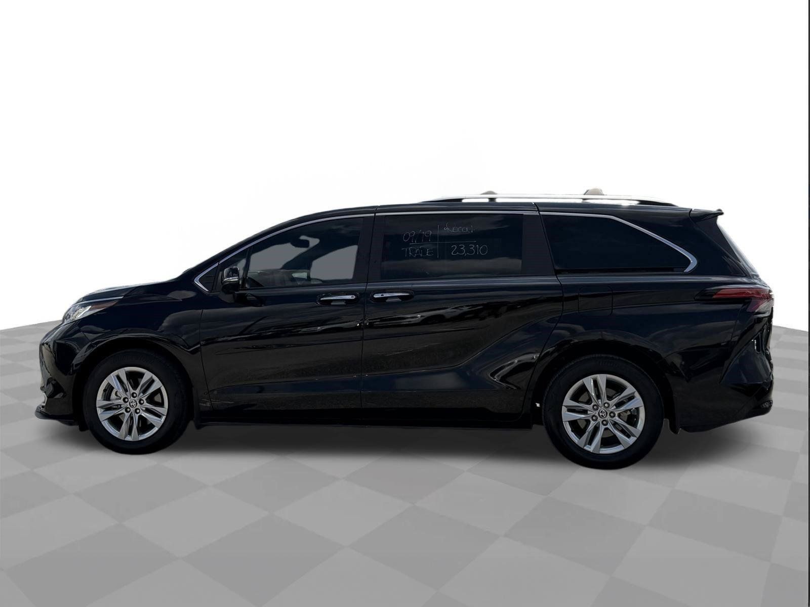 Used 2025 Toyota Sienna Limited AWD/4WD image 2