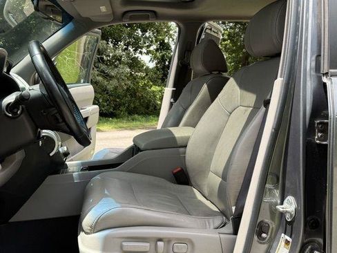 Used 2010 Honda Pilot Touring image 11