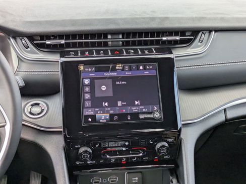 New 2025 Jeep Grand Cherokee L Laredo w/ Luxury Tech Group I RWD image 17