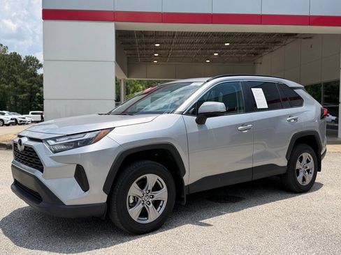 Used 2025 Toyota RAV4 XLE w/ Convenience Package FWD image 2