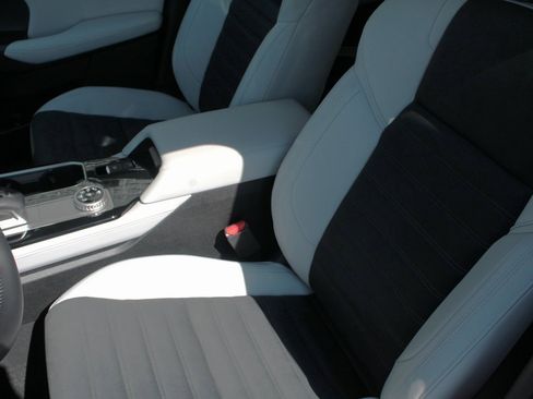 New 2025 Mitsubishi Outlander SE image 4