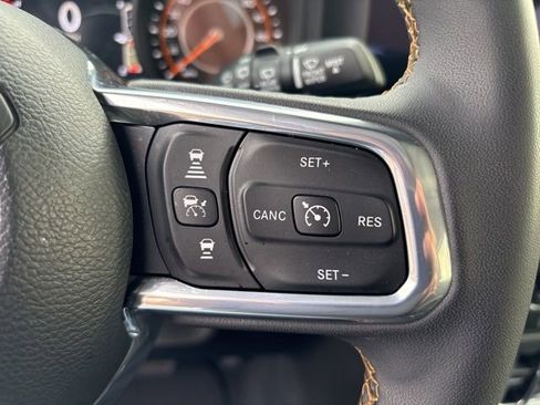 Used 2024 Jeep Wrangler Unlimited Sahara AWD/4WD image 19