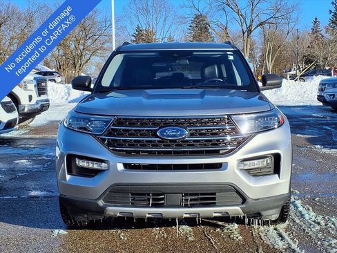 Used 2022 Ford Explorer XLT w/ Equipment Group 202A image 2