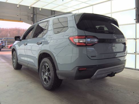 Used 2023 Honda Pilot TrailSport image 8