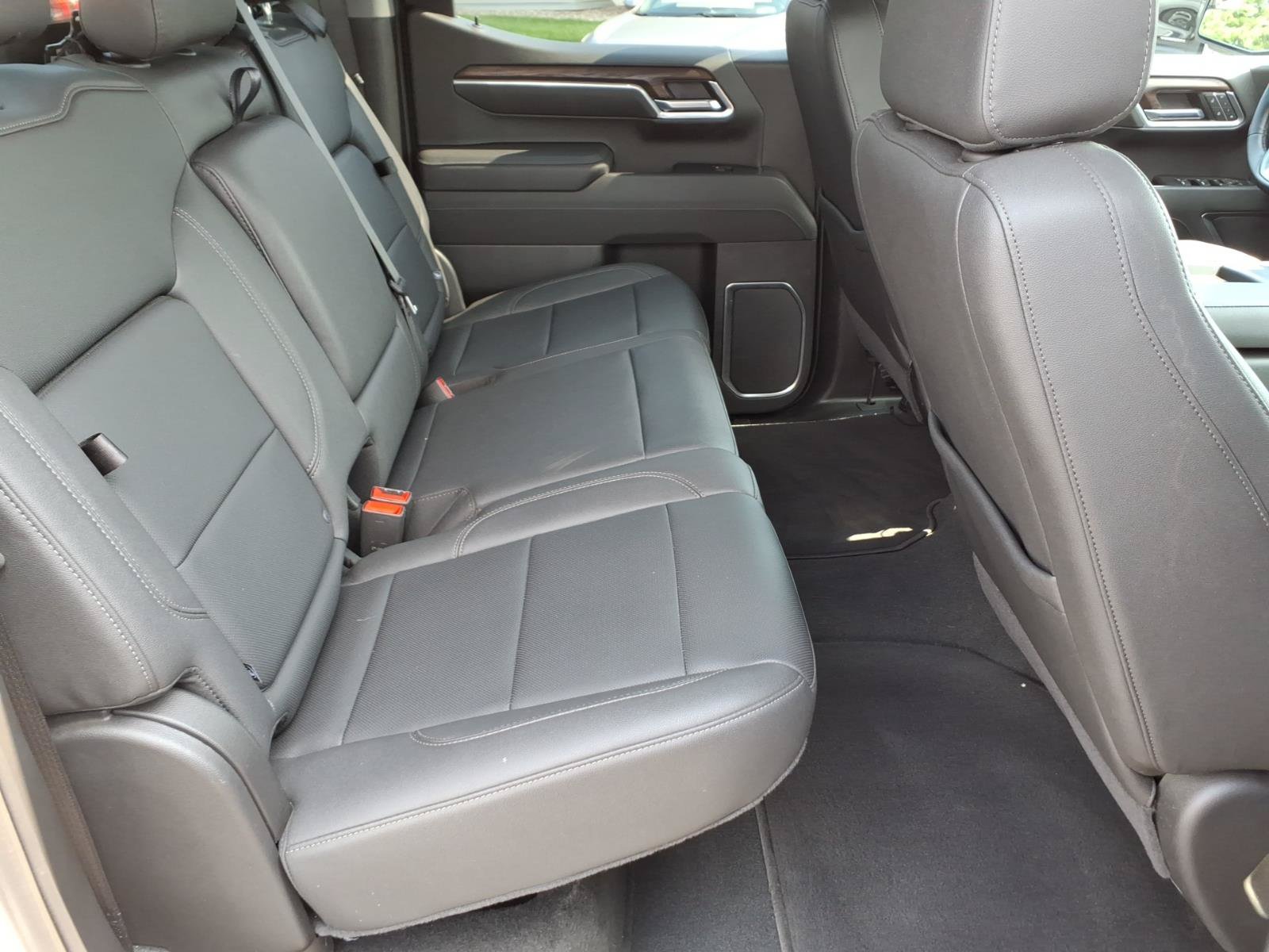 Used 2025 GMC Sierra 1500 SLT AWD/4WD image 26