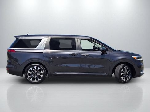 Used 2024 Kia Carnival EX FWD image 3