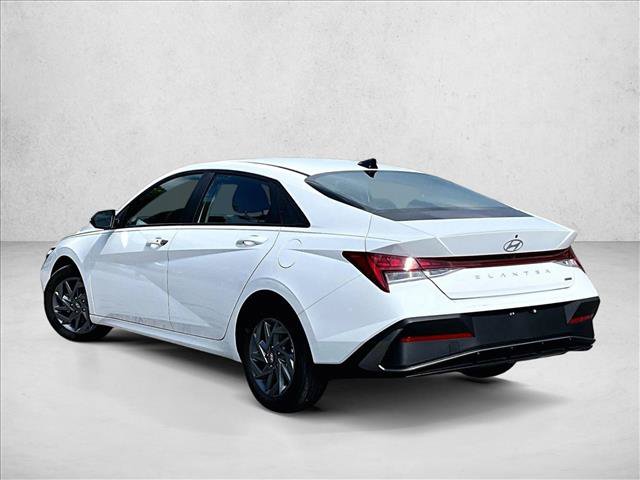 Used 2025 Hyundai Elantra Hybrid FWD image 13