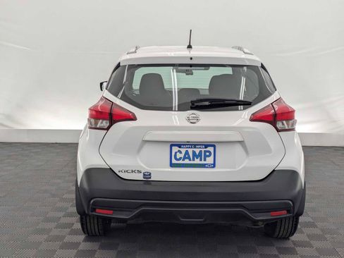 Used 2018 Nissan Kicks S image 5