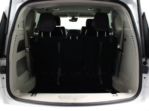 Used 2022 Chrysler Pacifica Touring-L FWD image 15