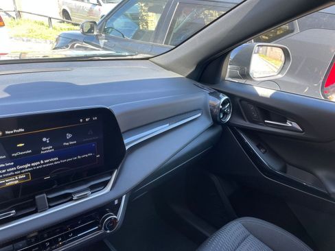 Used 2025 Chevrolet Equinox LT image 35