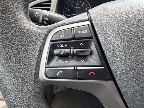 Used 2017 Hyundai Elantra SE image 15
