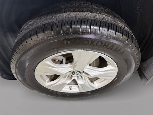 Used 2019 Toyota RAV4 XLE image 6