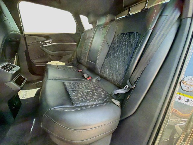 Used 2024 Audi SQ8 e-tron Premium Plus AWD/4WD image 20