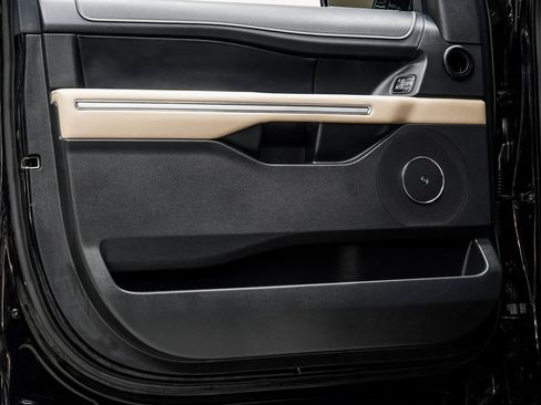 Used 2024 Ford Expedition Limited image 32