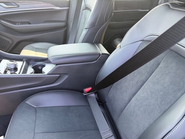 New 2026 Jeep Grand Cherokee Altitude AWD/4WD image 11