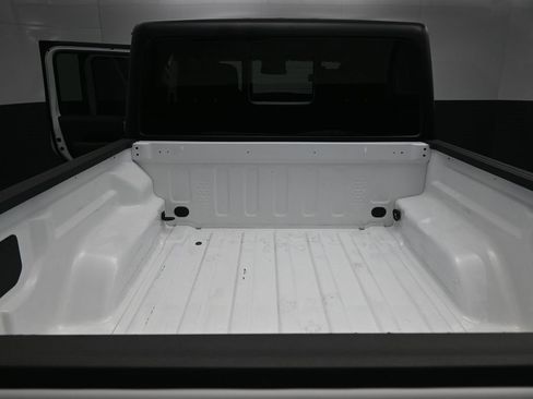 Used 2025 Jeep Gladiator Mojave w/ Convenience Group image 29