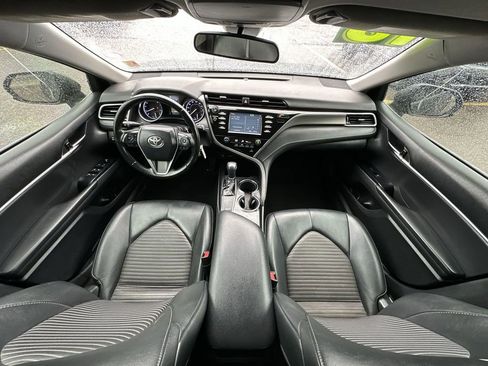 Used 2018 Toyota Camry SE image 18