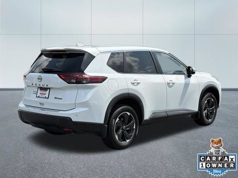 Used 2024 Nissan Rogue SV AWD/4WD image 3