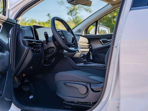 New 2026 Kia Sportage LX FWD image 12