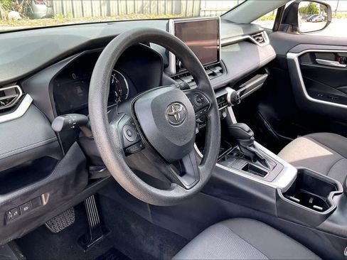 Used 2025 Toyota RAV4 XLE FWD image 18