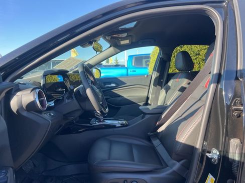 Used 2025 Chevrolet Trax RS w/ Driver Confidence Package image 11