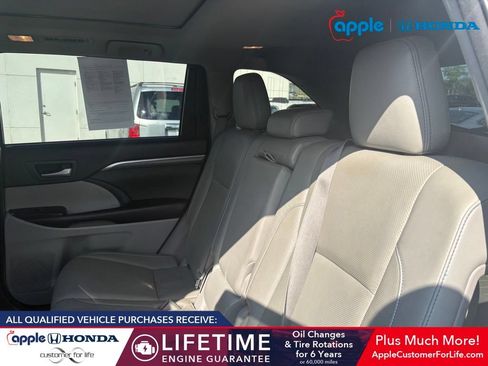 Used 2018 Toyota Highlander Limited Platinum AWD/4WD image 5