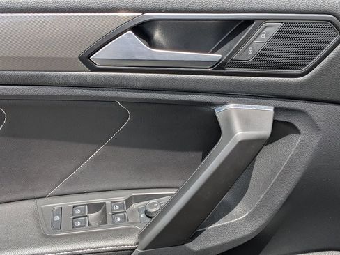Used 2022 Volkswagen Tiguan SE AWD/4WD image 16