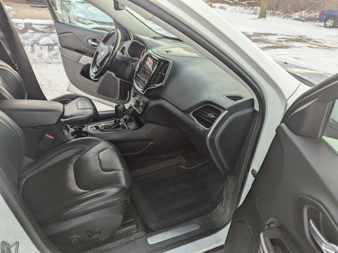 Used 2019 Jeep Cherokee Limited w/ Luxury Group image 21