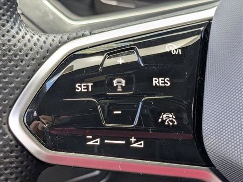 Used 2024 Volkswagen Tiguan SEL R-Line image 10