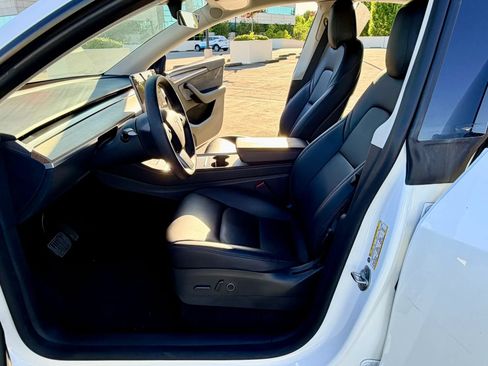 Used 2022 Tesla Model Y Long Range AWD/4WD image 29
