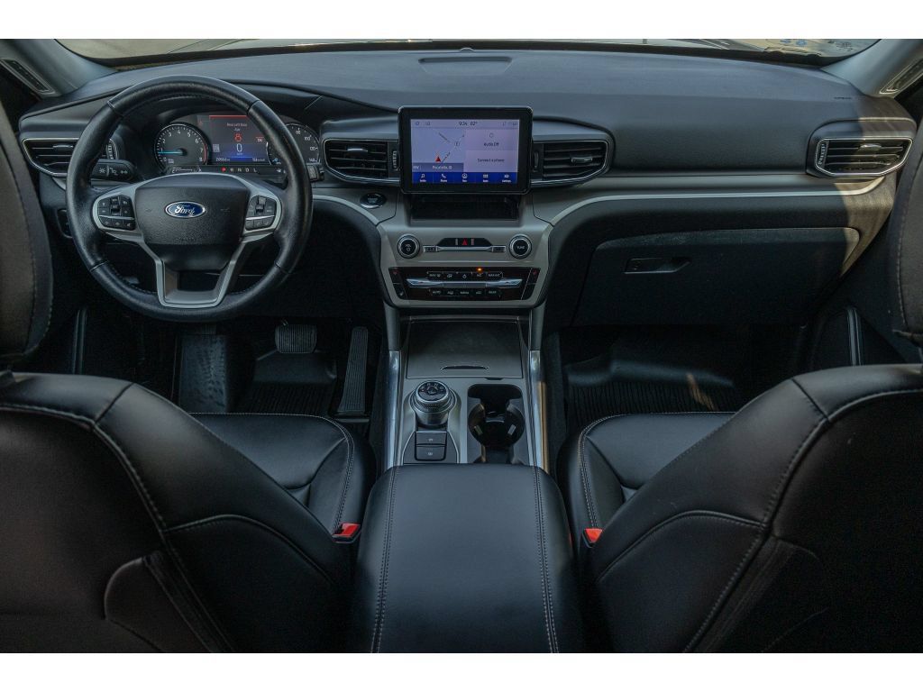 Used 2022 Ford Explorer XLT w/ Equipment Group 202A AWD/4WD image 12