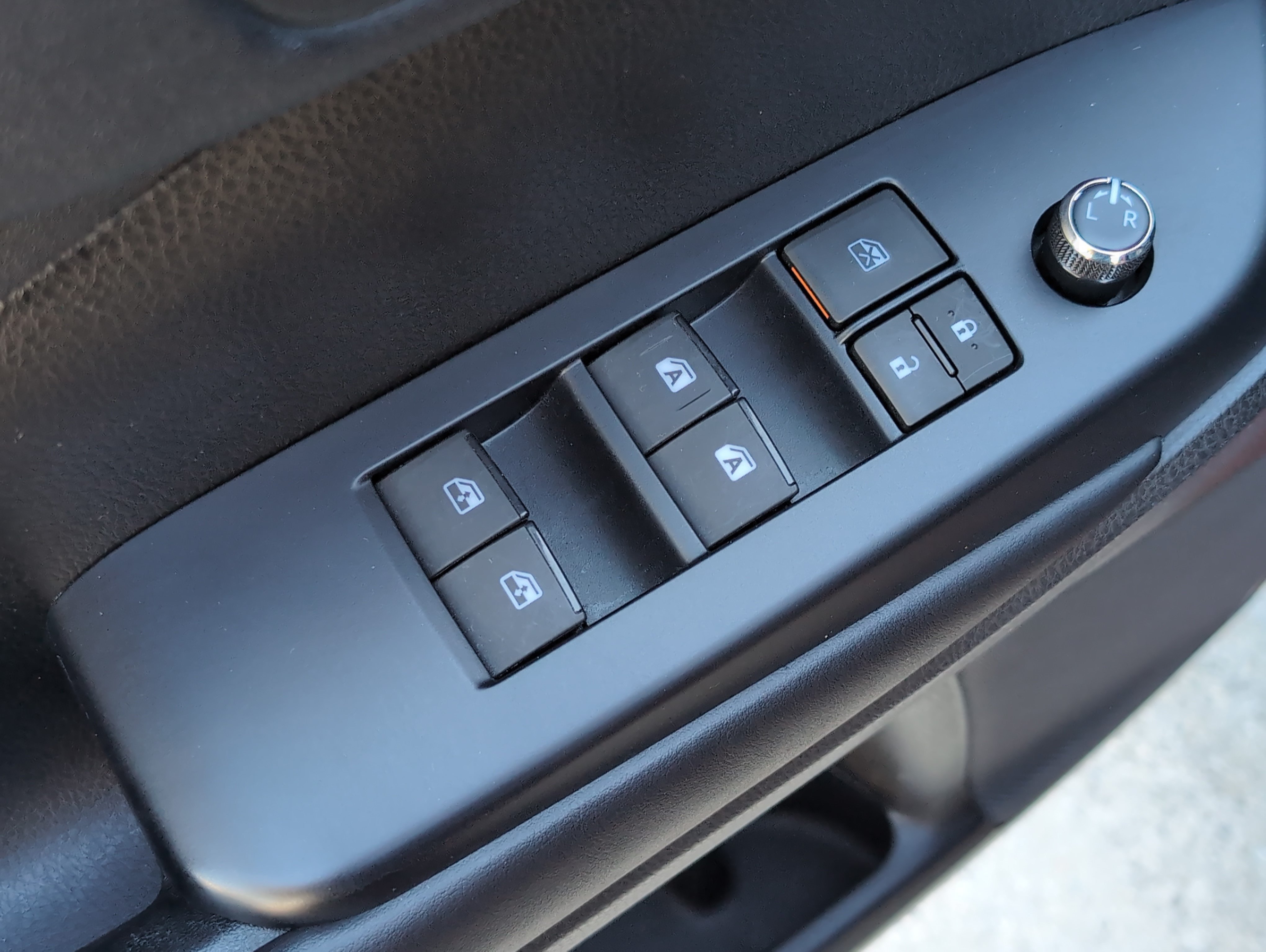 Used 2018 Toyota Highlander SE AWD/4WD image 15
