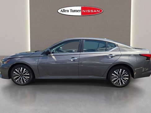 Used 2024 Nissan Altima 2.5 SV FWD image 7