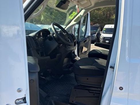 Used 2025 RAM ProMaster 2500 w/ Convenience Group image 24