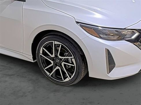 Used 2025 Nissan Sentra SR FWD image 14