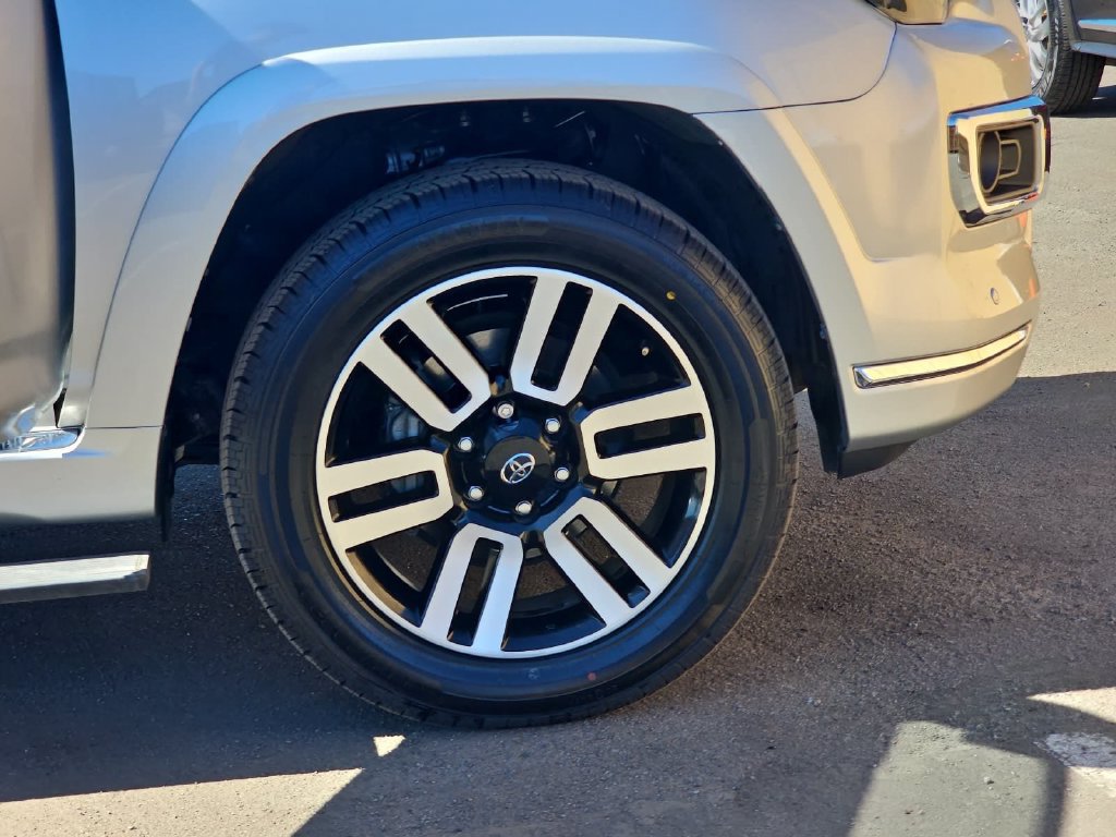 Used 2022 Toyota 4Runner Limited AWD/4WD image 39