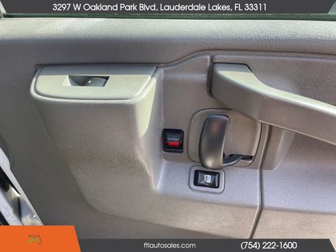 Used 2017 GMC Savana 3500 Extended image 29