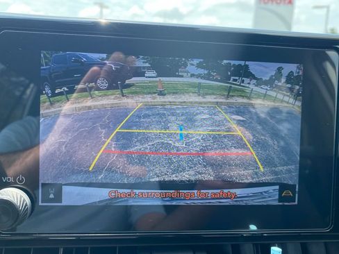 Used 2025 Toyota RAV4 XLE FWD image 29