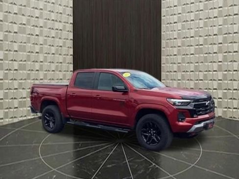 Used 2023 Chevrolet Colorado Z71 w/ Z71 Convenience Package 2 AWD/4WD image 2