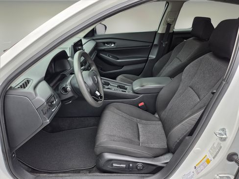 Used 2023 Honda Accord EX image 10