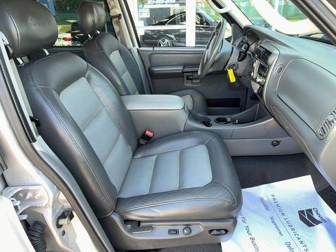 Used 2005 Ford Explorer Sport Trac XLT AWD/4WD image 17
