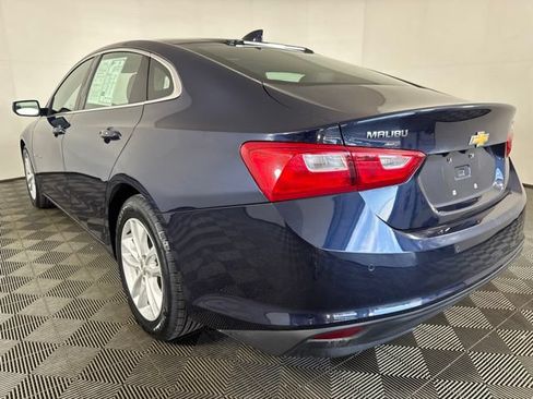 Used 2018 Chevrolet Malibu Hybrid w/ Leather Package FWD image 6