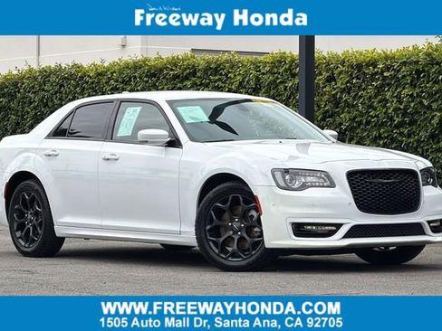 Used 2021 Chrysler 300 Touring L AWD/4WD image 1