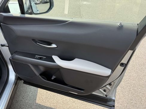 Used 2025 Lexus UX 300h AWD w/ Accessory Package (Z1) image 18