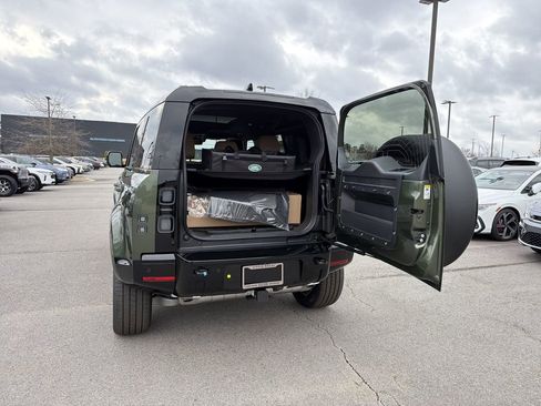 New 2026 Land Rover Defender 110 X-Dynamic SE image 12