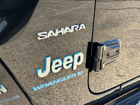 Used 2024 Jeep Wrangler Unlimited Sahara w/ Technology Group AWD/4WD image 26