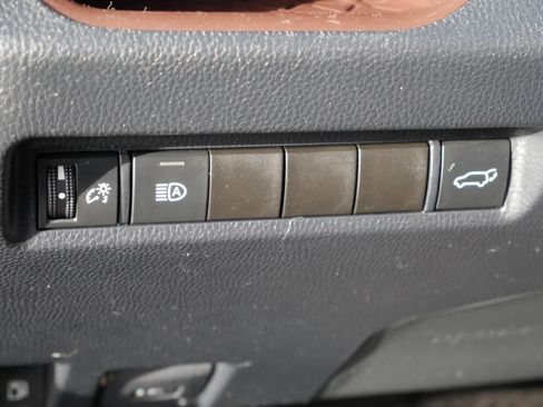 Used 2020 Toyota RAV4 Limited image 6